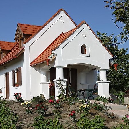 Casa Beata Villa Lesencetomaj Exterior foto