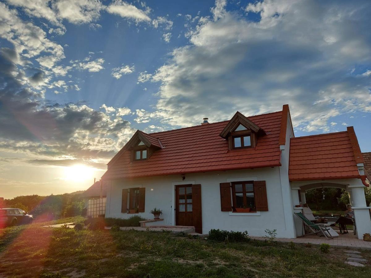 Casa Beata Villa Lesencetomaj Exterior foto